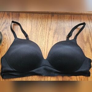 VS Black Smooth Wireless Push Up Bra